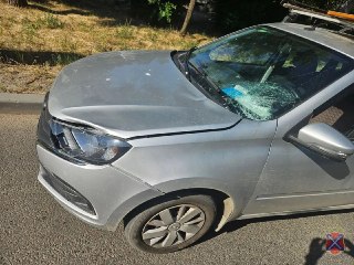 В Волжском автомобиль сбил 15-летнюю девушку на пешеходном переходе
