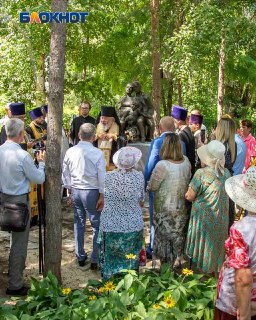 В День города открыт памятник семейным ценностям у храма