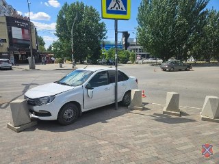 ДТП в Волжском: Пассажирка пострадала в результате аварии на перекрестке