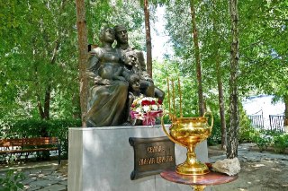 В Волжском открыт памятник семейным ценностям